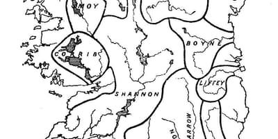 Leë kaart van ierland met riviere en berge